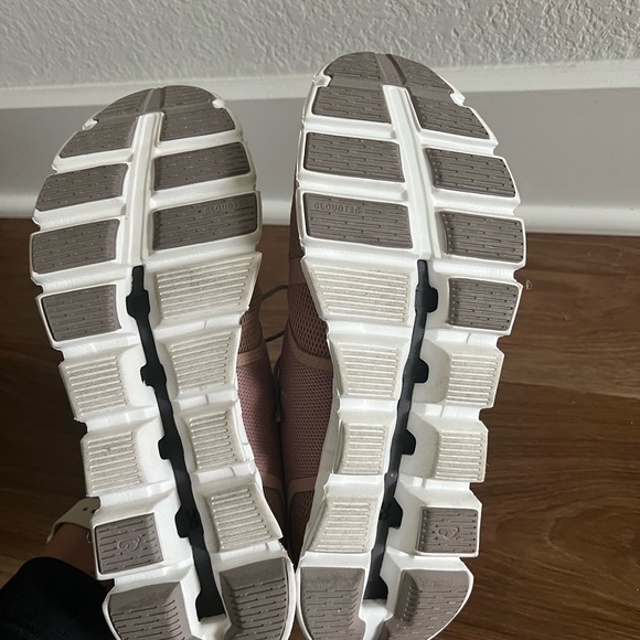 On Running Women's Pink and Gray Athletic Shoes - Picture 4 of 4